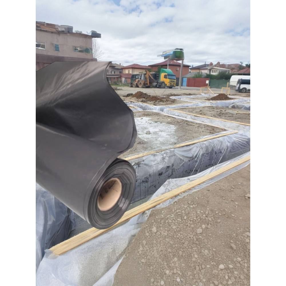 Folie constructii neagra 4.2m latime, 50m lungime Folie constructii neagra 4.2m latime, 50m lungime