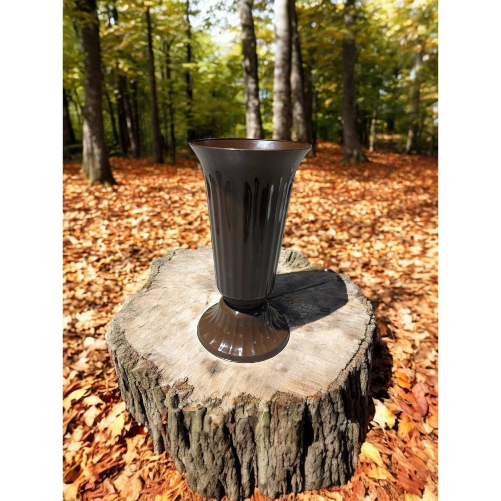 Vaza plastic funerara 30 cm maro deschis Vaza plastic funerara 30 cm maro deschis
